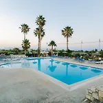Aparthotel Ampavris Family 3*
