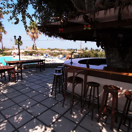 Ampavris Family Aparthotel 3*