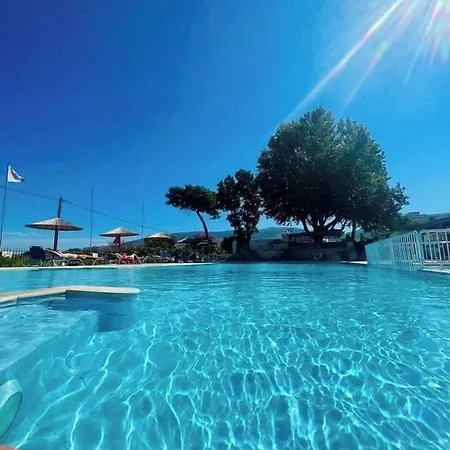 Aparthotel Ampavris Family