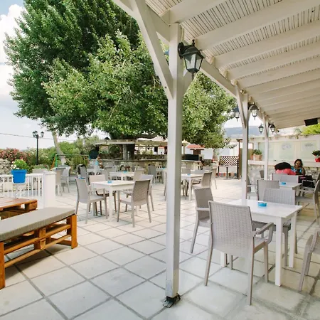 Aparthotel Ampavris Family
