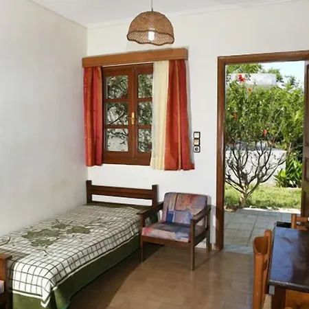 Ampavris Family Aparthotel 3*