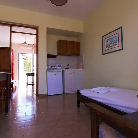Ampavris Family Aparthotel 3*