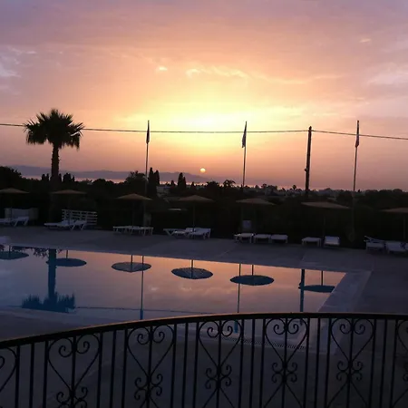 Apartahotel Ampavris Family 3*