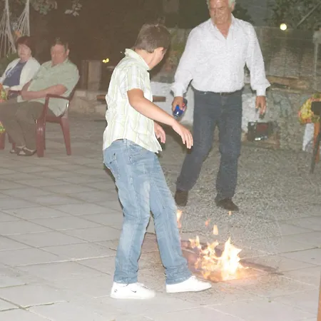 Ampavris Family Apartahotel 3*