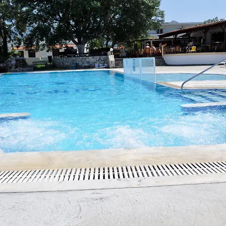 Apartahotel Ampavris Family Cos