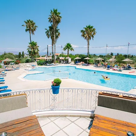Apartahotel Ampavris Family