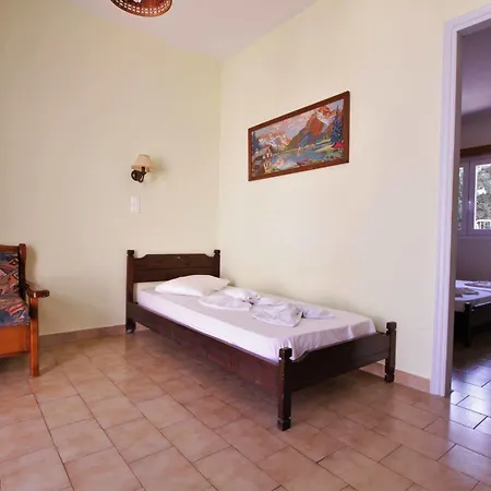 Apartahotel Ampavris Family