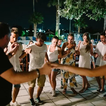 Family Apartahotel Ampavris